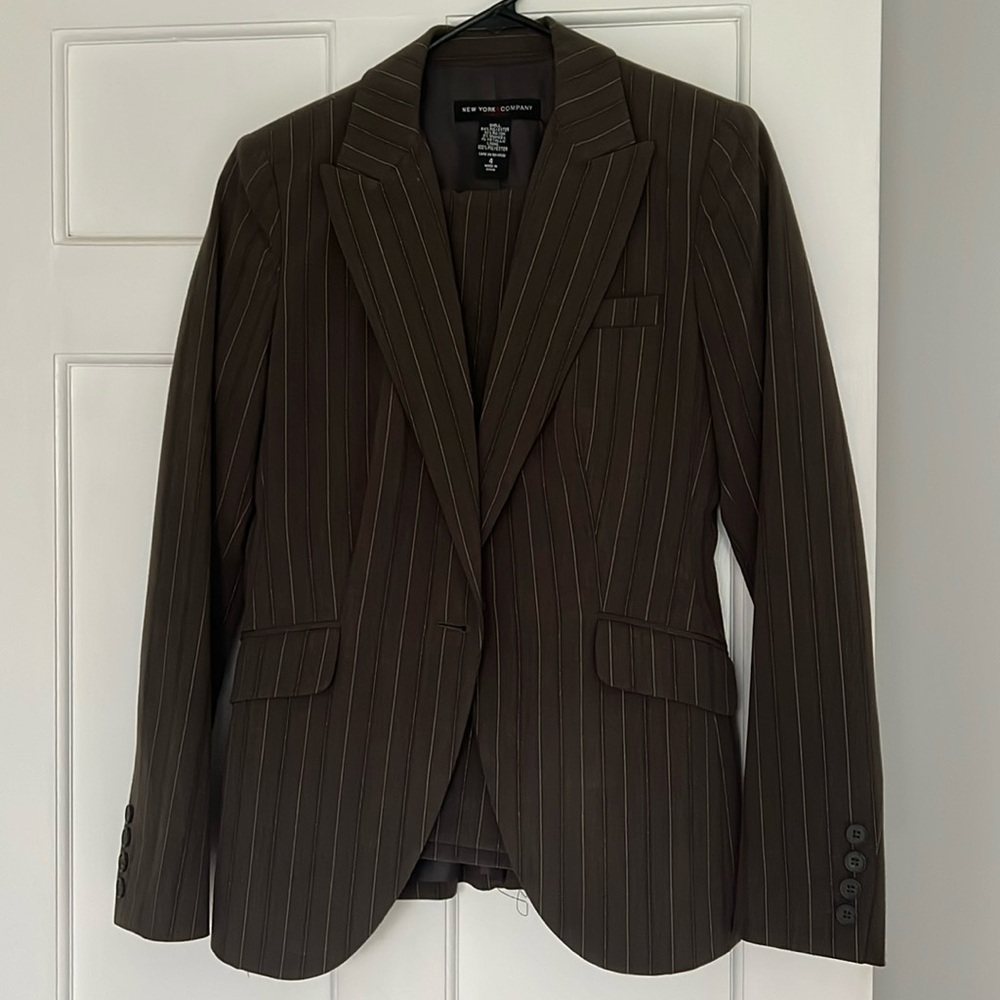 New York & Co suit. Size 4